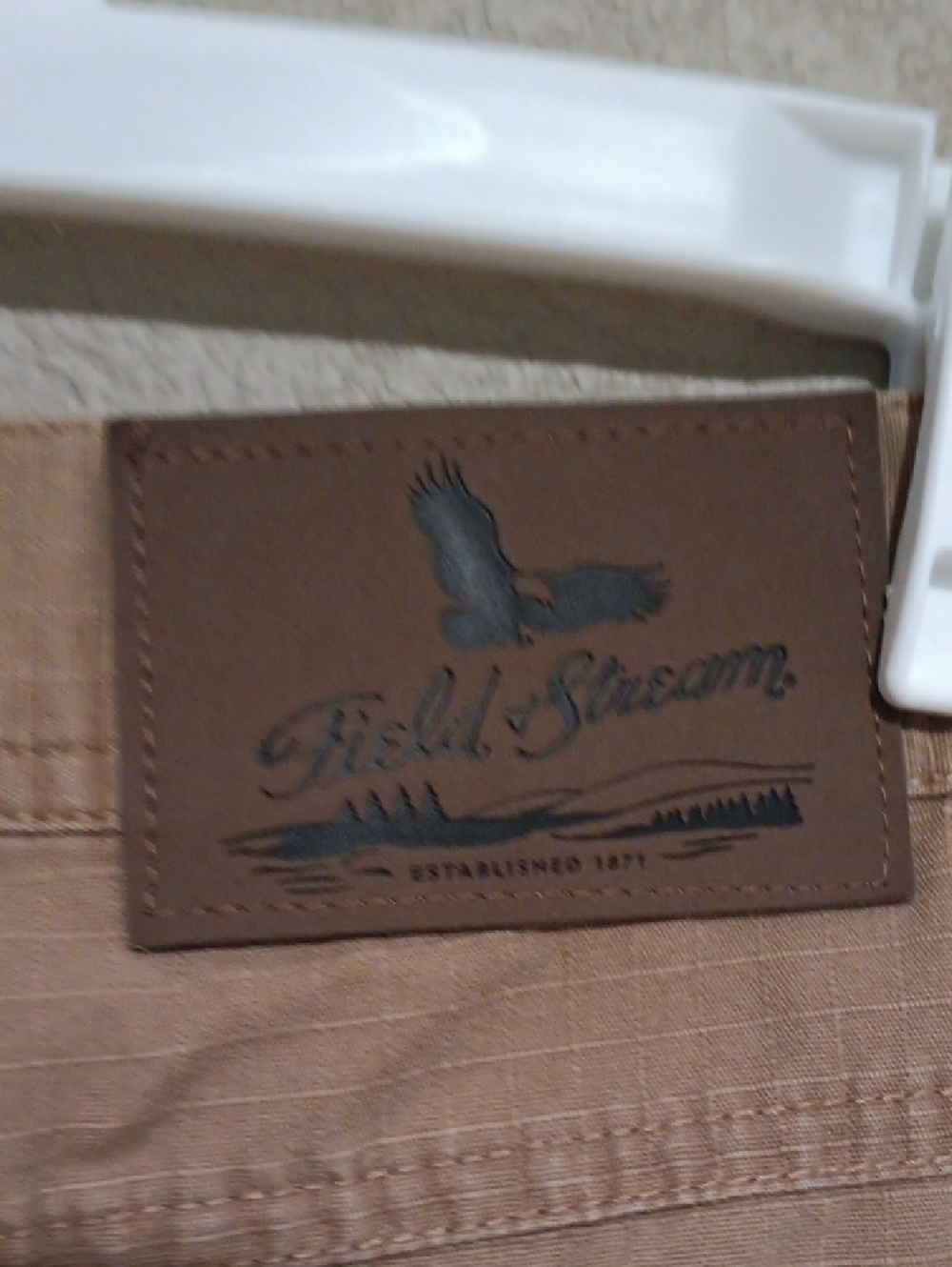 Field & Stream Tan Cargo Shorts with Multi-Pocket Design - Picture 3 of 6